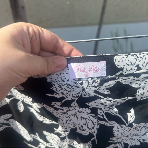 Pink Lily XL Black and White Floral Wide Leg Pants side zipper - Picture 5 of 8